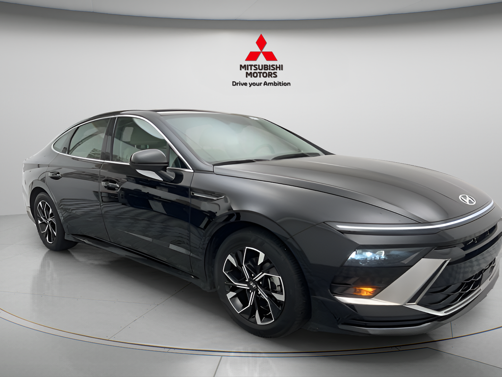 Used 2025 Abyss Black Hyundai SEL image 3