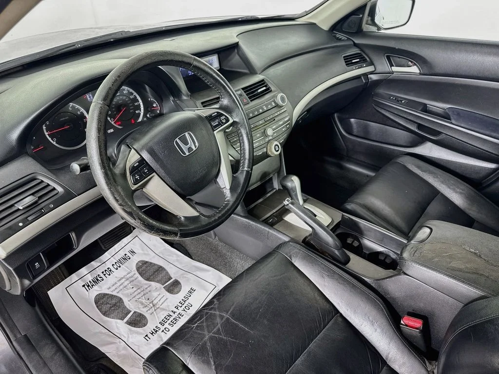 Used 2011 Polished Metal Metallic Honda SE image 10
