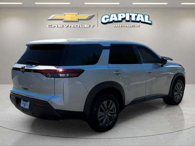 Used 2025 Silver Nissan S image 5