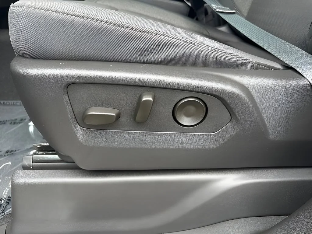 Used 2026 Onyx Black GMC Elevation image 10