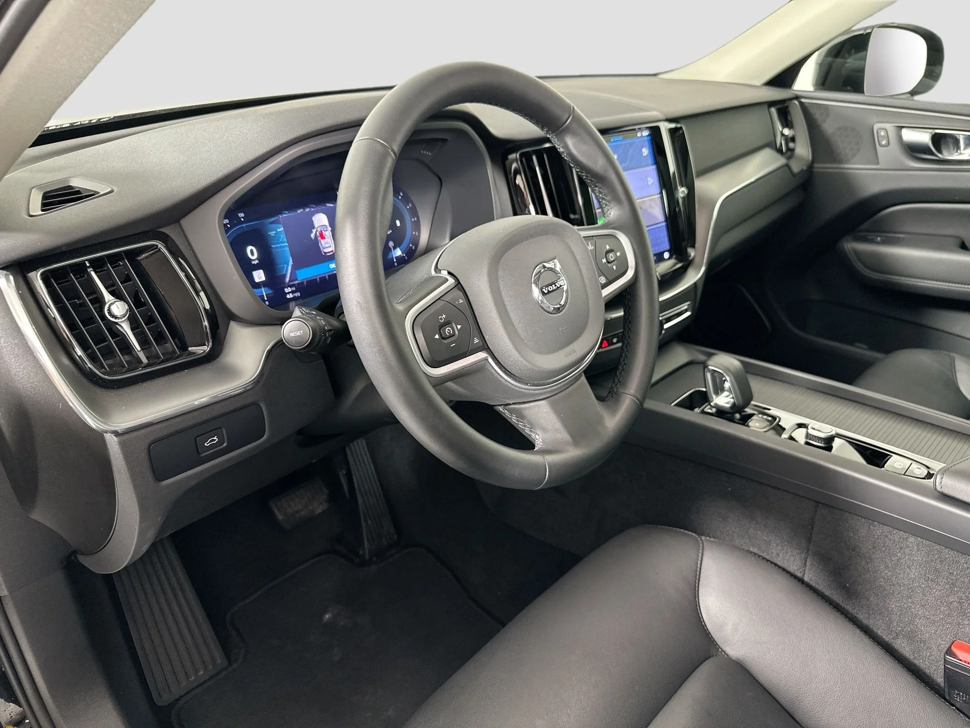 Used 2025 Onyx Black Volvo Core image 10