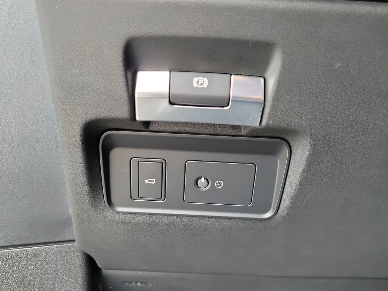 Used 2023 White Land Rover S image 26