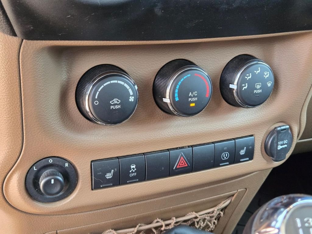 Used 2016 White Jeep Unlimited Sahara image 26