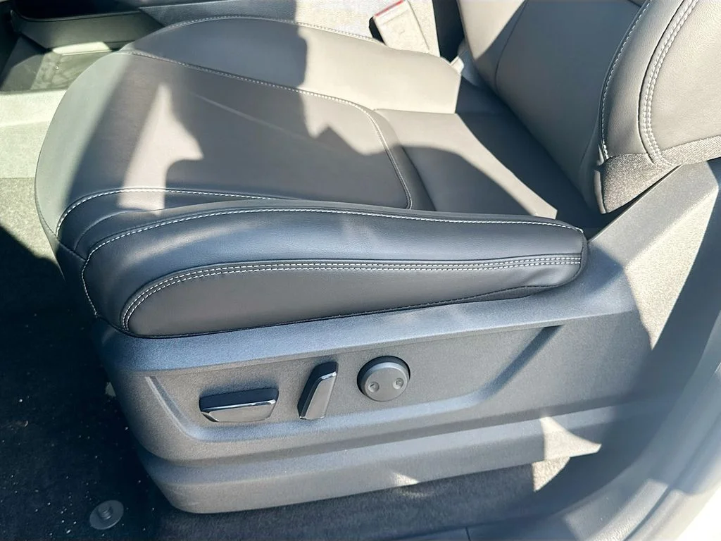 New 2026 RADIANT WHITE INFINITI Pure 2WD image 20