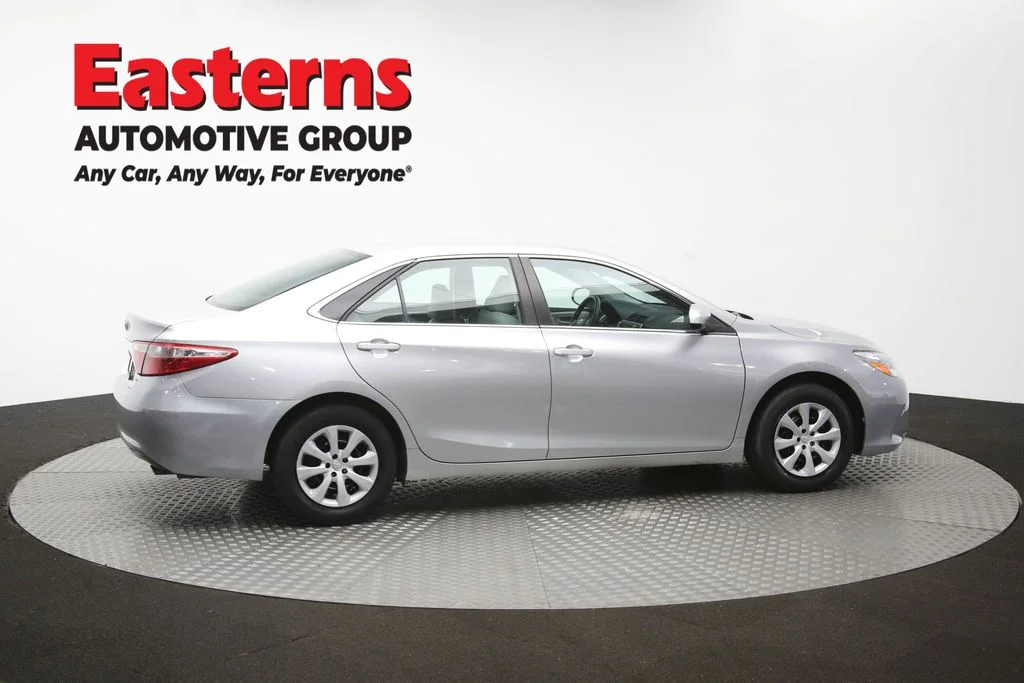 Used 2015 Silver Toyota LE image 42