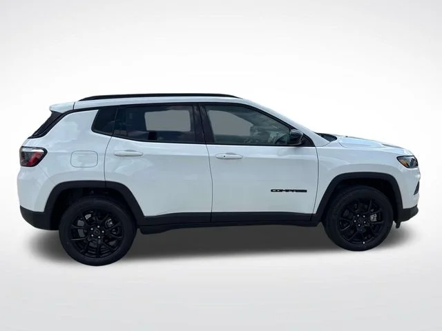 New 2026 Bright White Clear-Coat Exterior Paint Jeep Latitude image 9