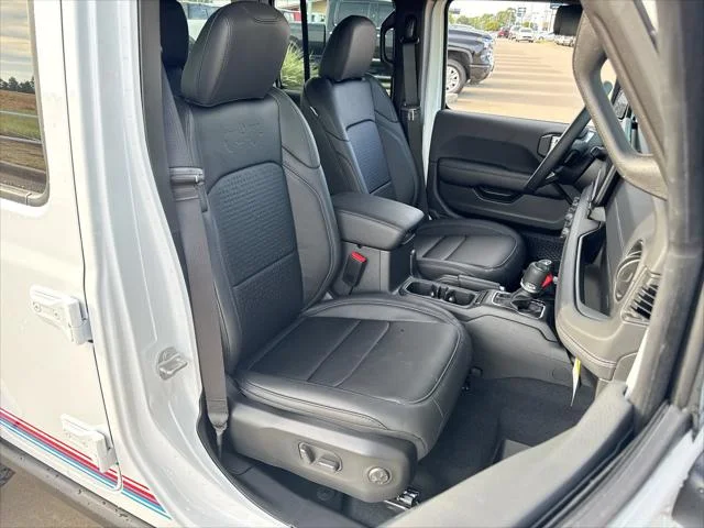 New 2027 Bright White Clear-Coat Paint Jeep  image 23