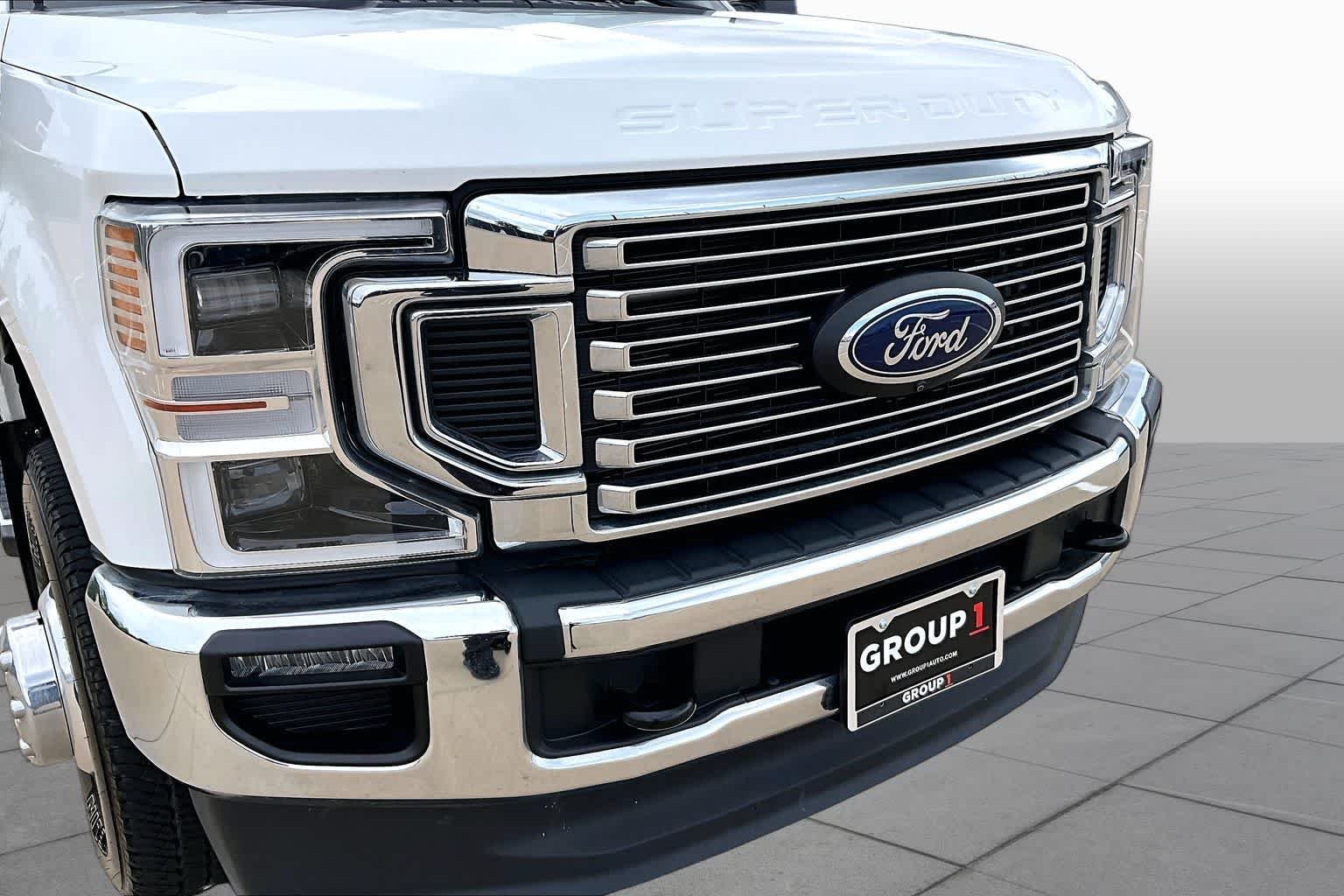 Used 2022 Star White Metallic Tri-Coat Ford LARIAT image 30