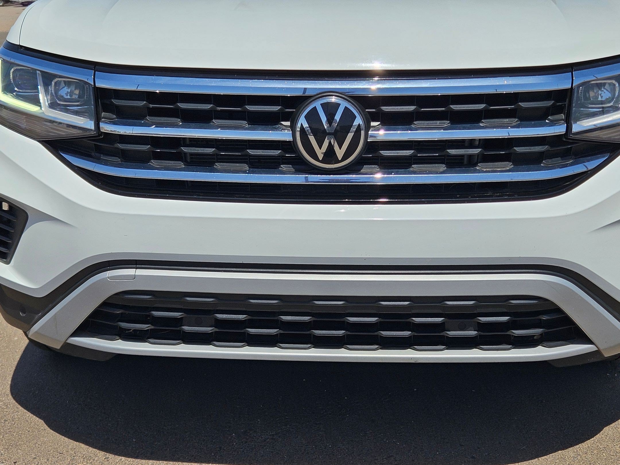 Used 2022 White Volkswagen 3.6L V6 SE w/Technology image 9