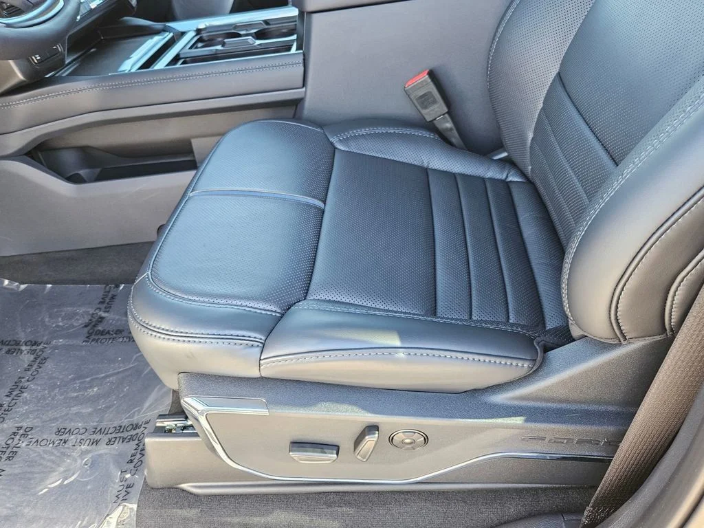 2026 Ford F-350 Super Duty Platinum - Photo 15