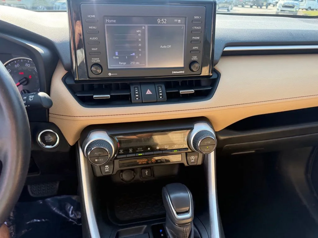Used 2021 White Toyota XLE Premium image 9