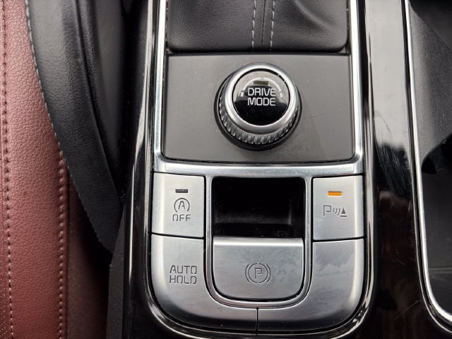 Certified Used 2024 White Pearl Kia EX image 28