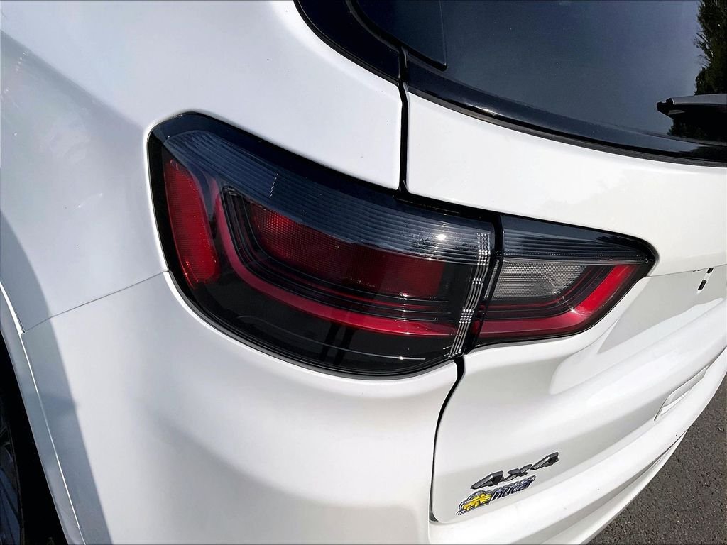 Used 2022 Bright White Clearcoat Jeep Limited image 33