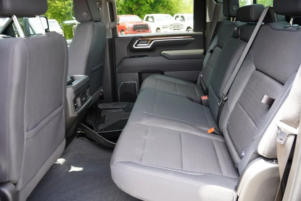 Used 2025 Sterling Gray Metallic Chevrolet LT image 18