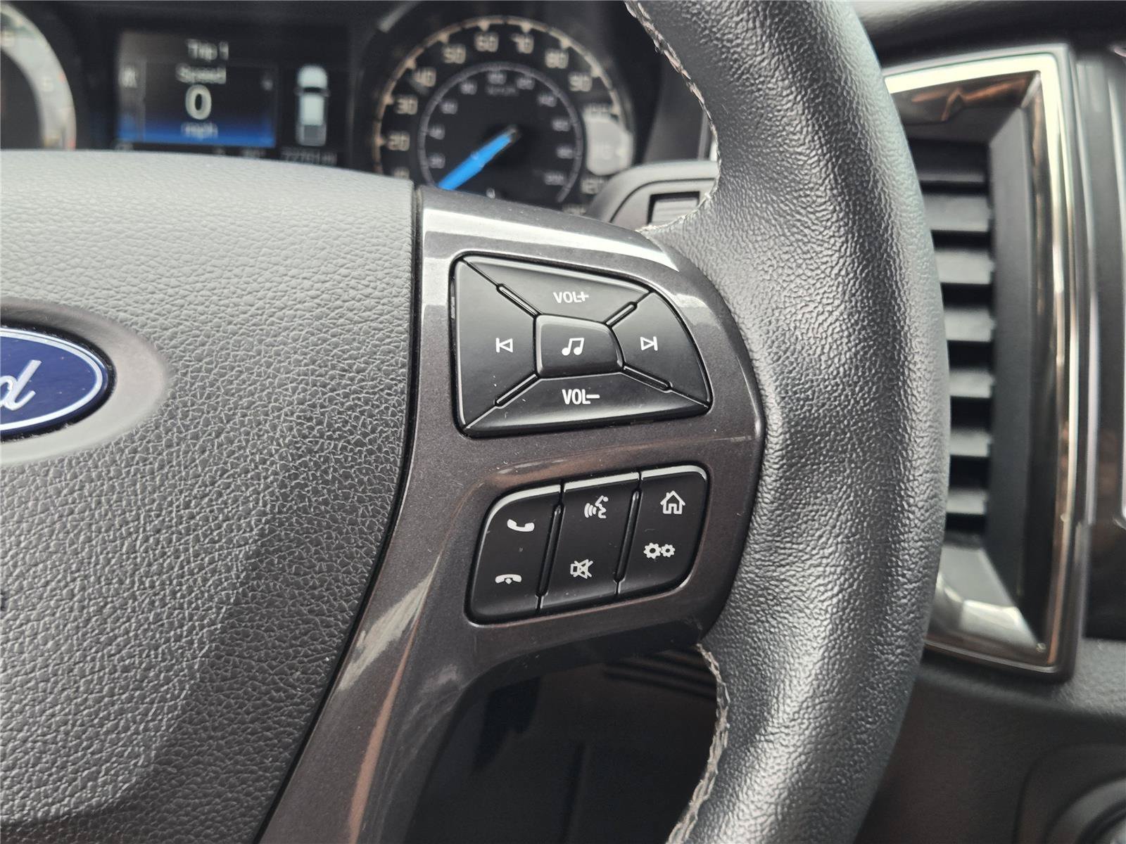 Used 2022 Gray Ford LARIAT image 28