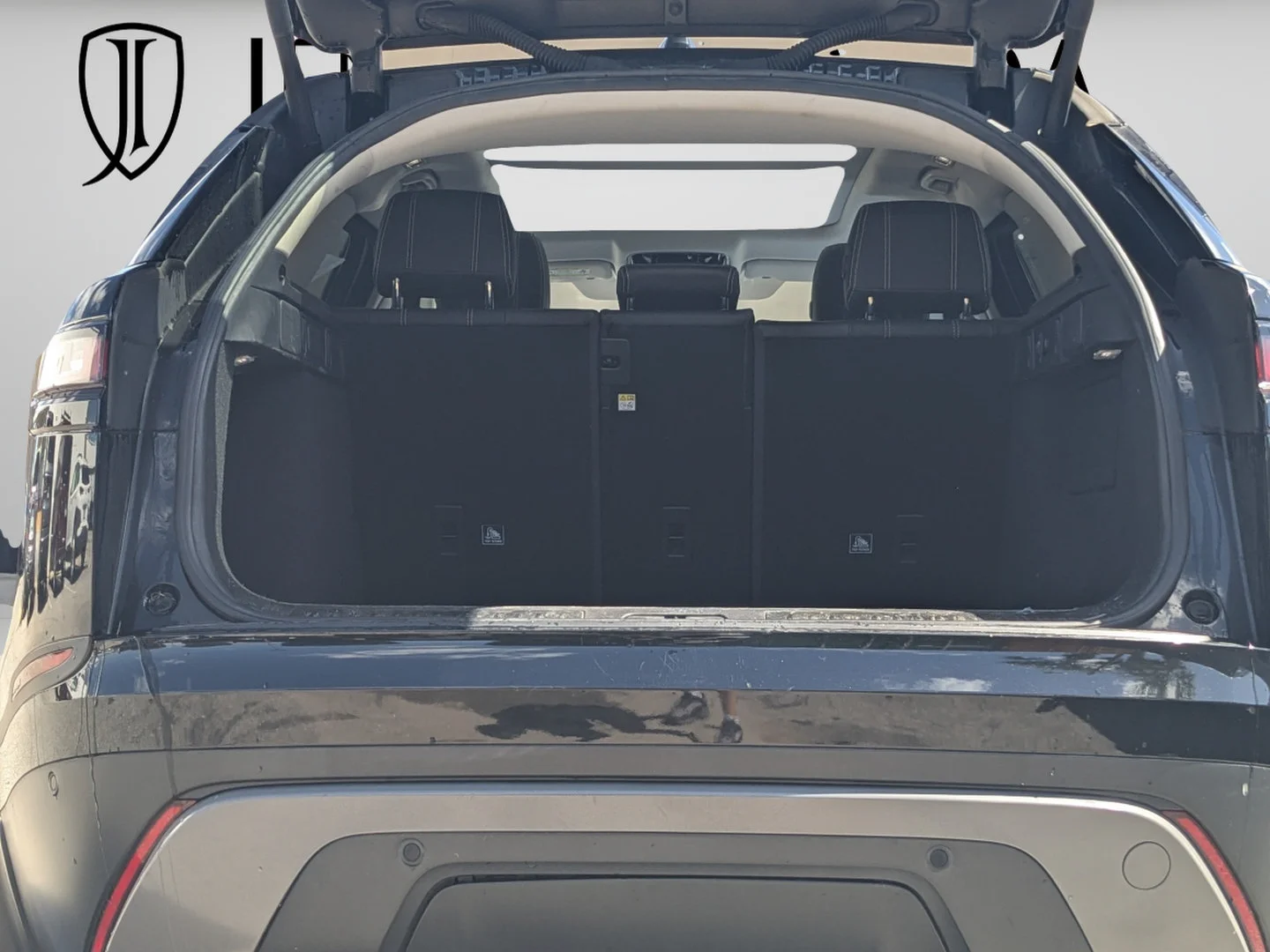 Used 2019 Silver Land Rover S image 9