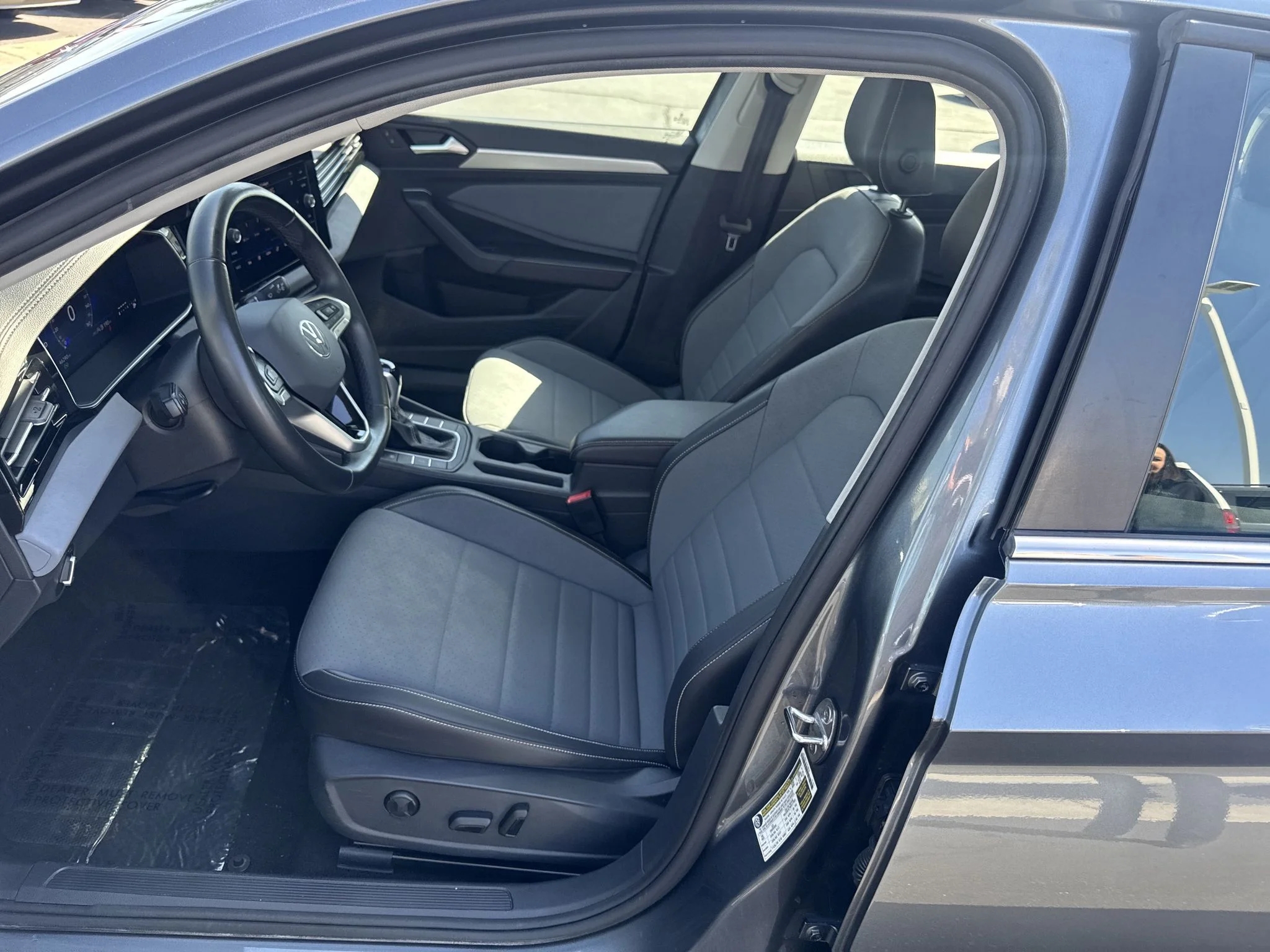 Certified Used 2025 Platinum Gray Metallic Volkswagen SE image 13