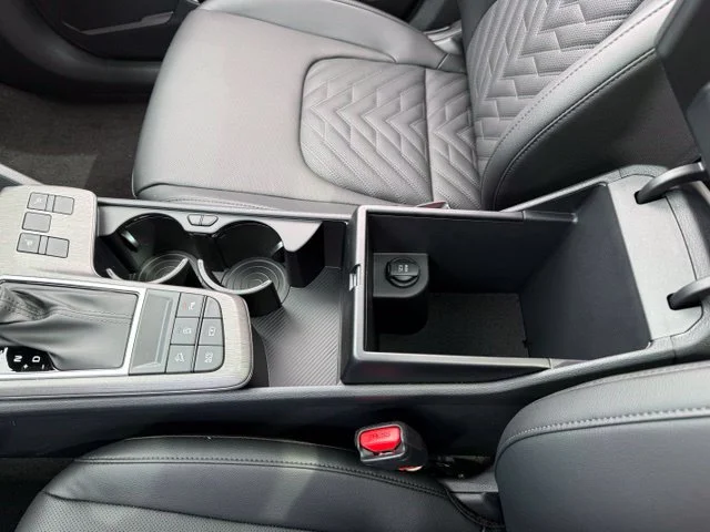 New 2027 Glacial White Pearl / Black Ro Kia X-Line image 20
