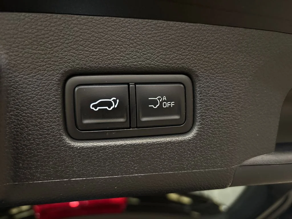 Used 2025 Black Kia S image 37