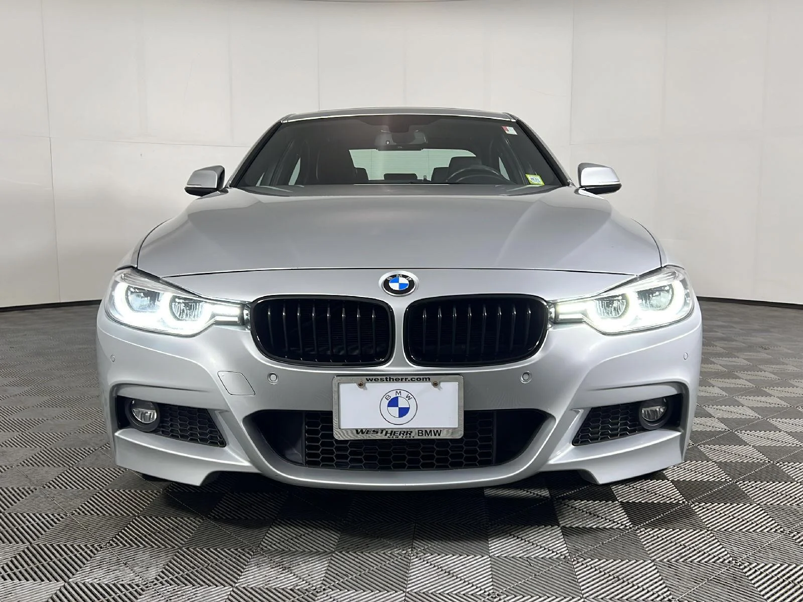 Used 2017  BMW 330i xDrive image 13