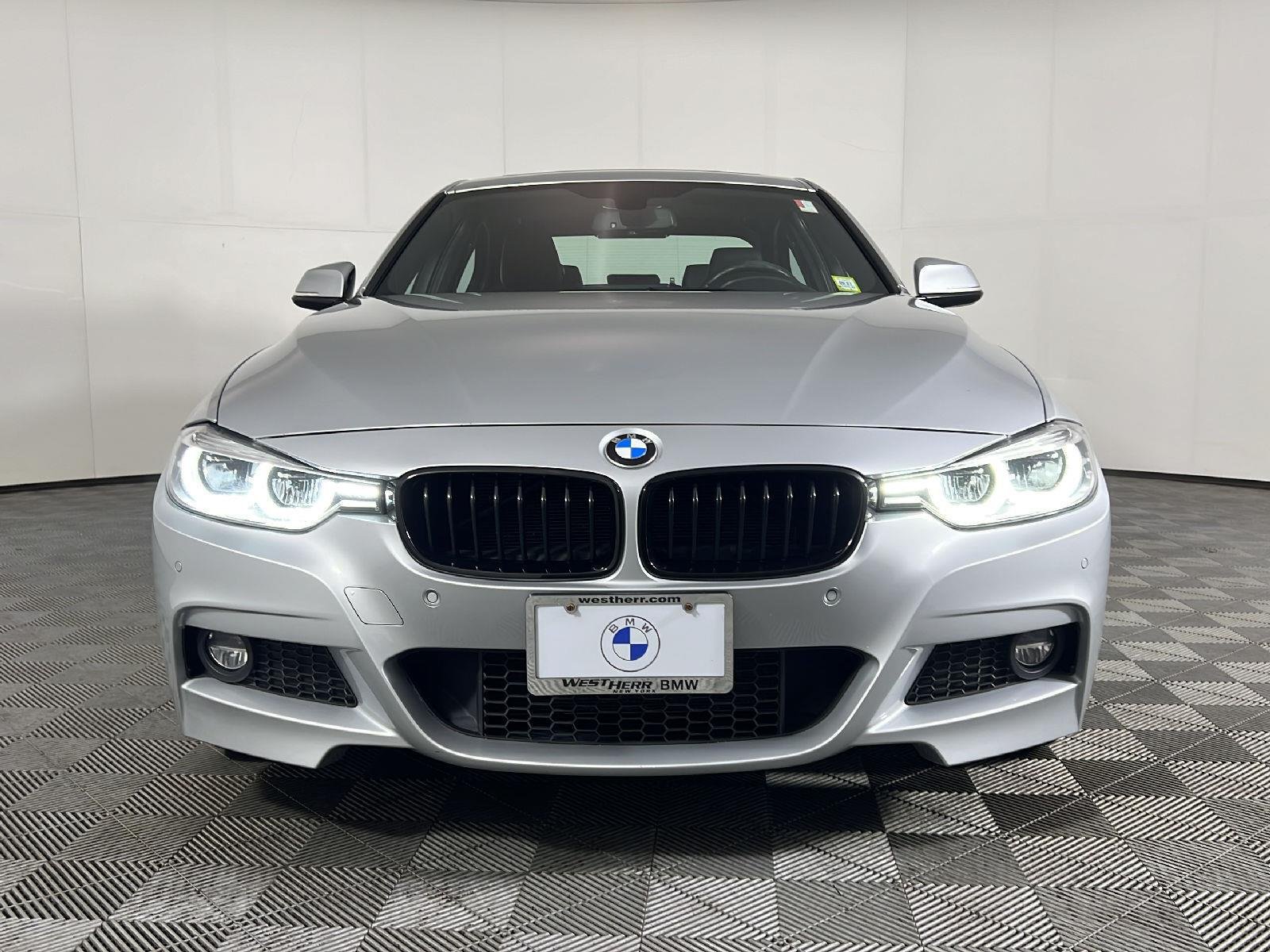 Used 2017  BMW 330i xDrive image 13
