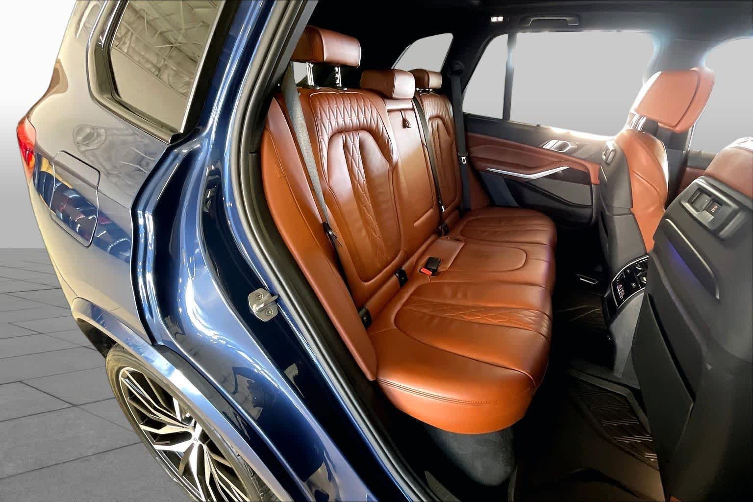Used 2019 Phytonic Blue Metallic BMW xDrive50i image 18
