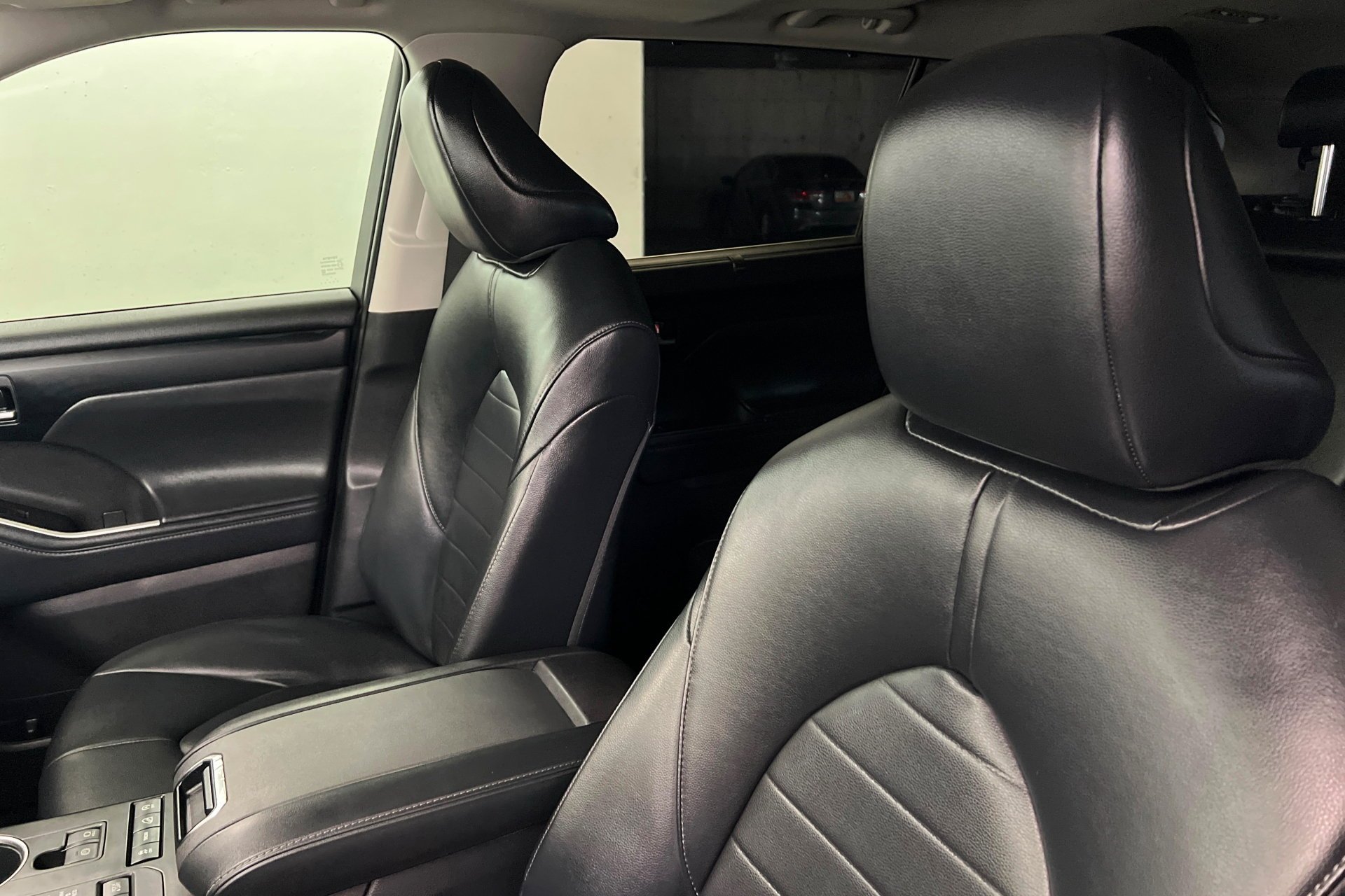 Used 2022 Gray Toyota XLE image 17