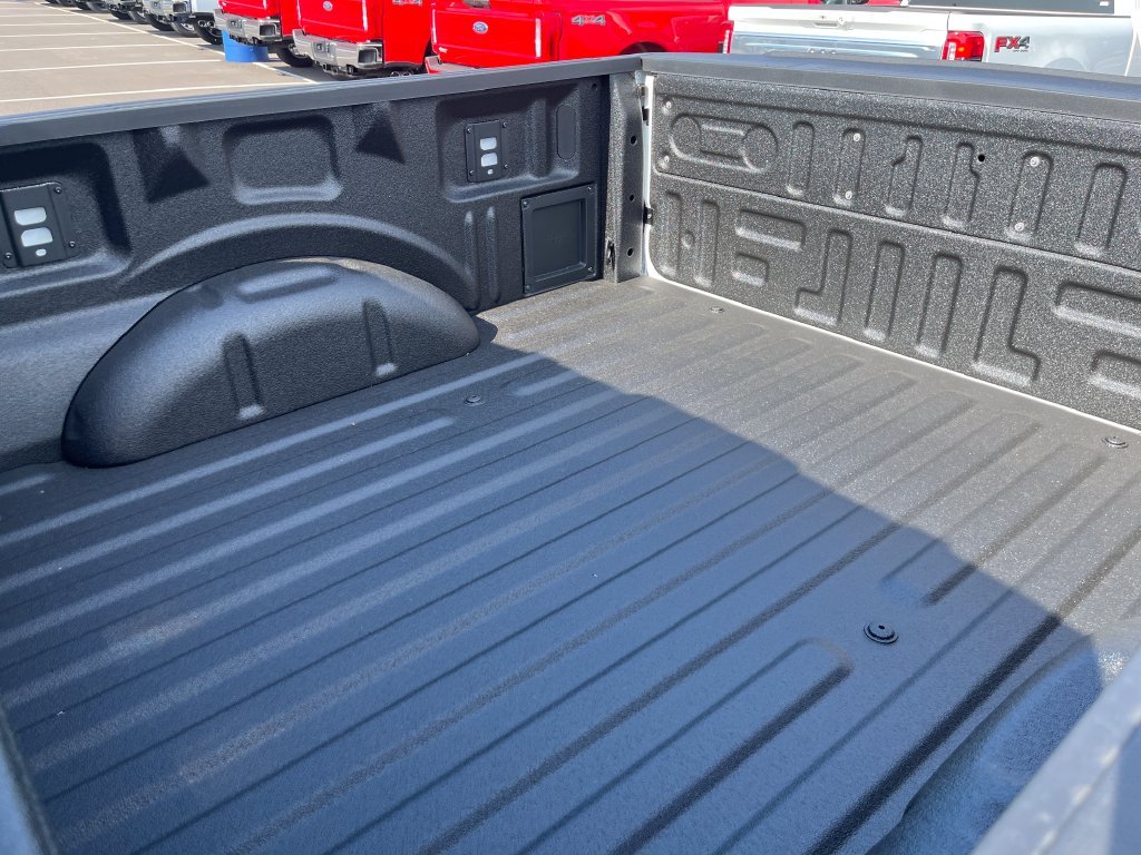 New 2026 Oxford White Ford XLT image 10