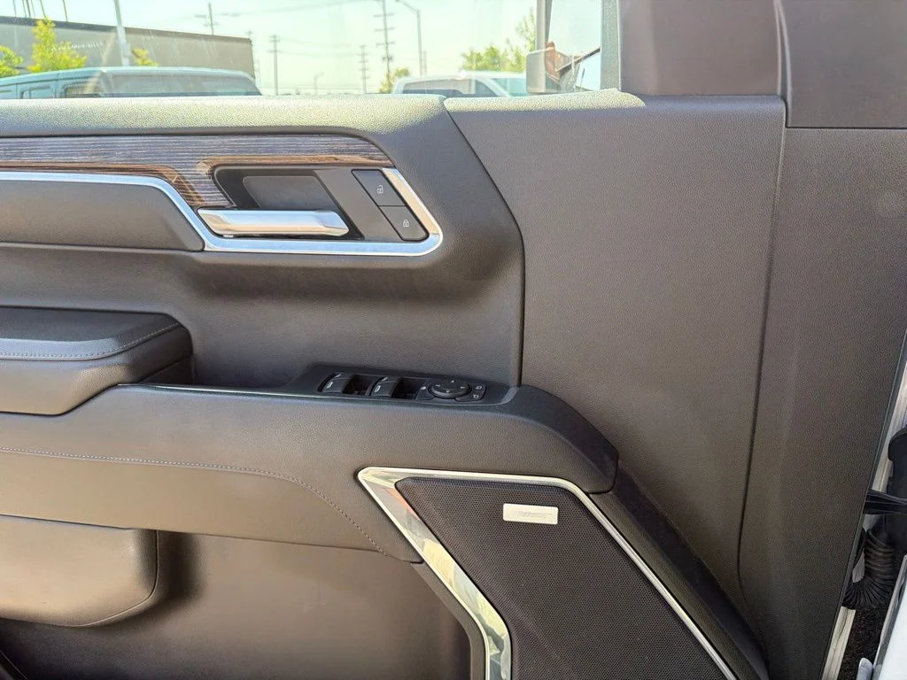 Used 2024 White GMC Elevation image 15