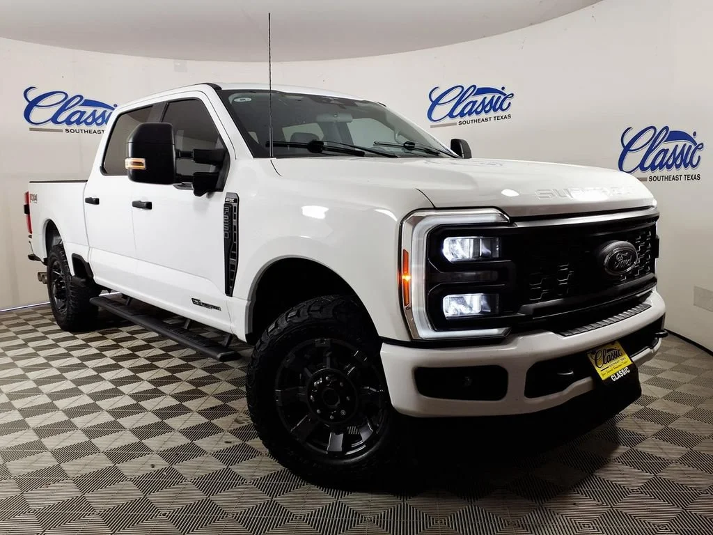 Used 2023 White Ford XL image 1