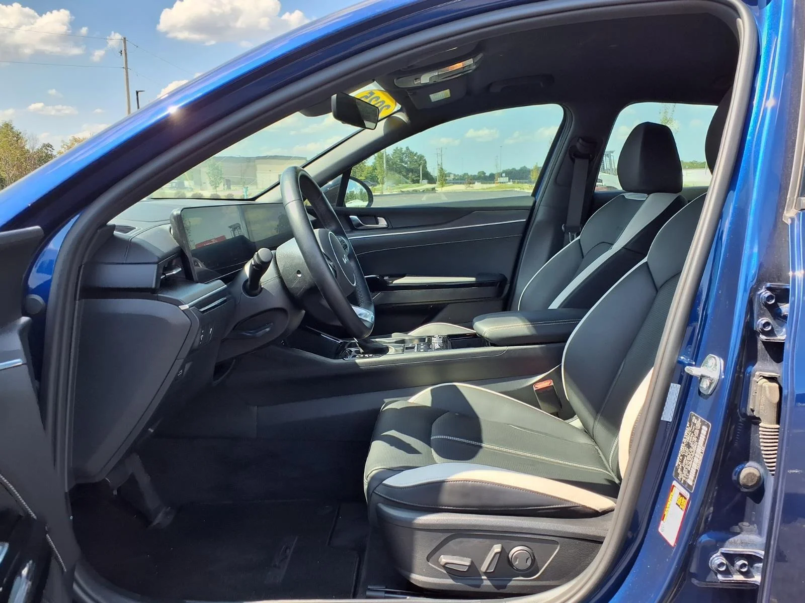 Used 2025 Yacht Blue Kia GT-Line image 18
