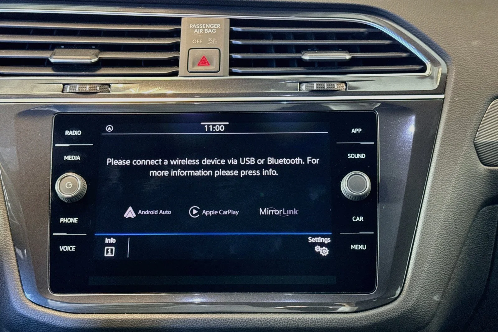 Used 2022  Volkswagen SE R-Line Black image 9
