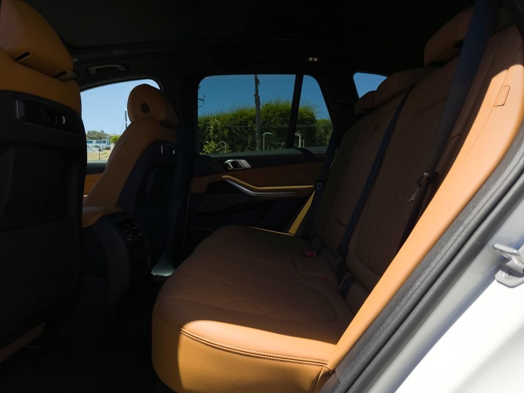 New 2026 Mineral White Metallic BMW sDrive40i image 9