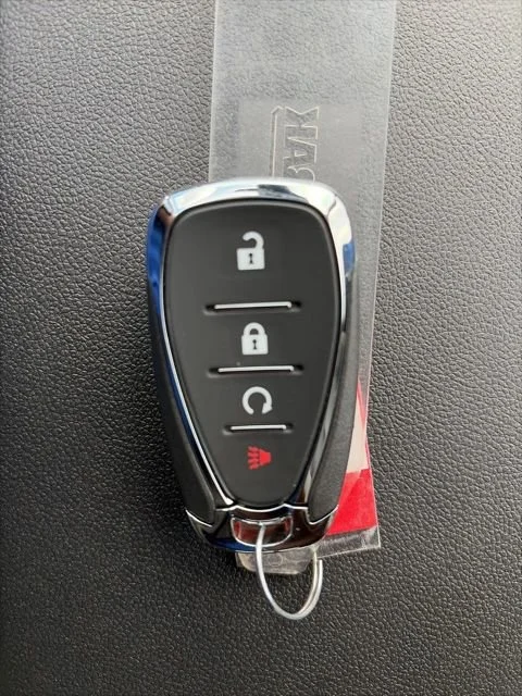 New 2026 Summit White Chevrolet ACTIV image 19