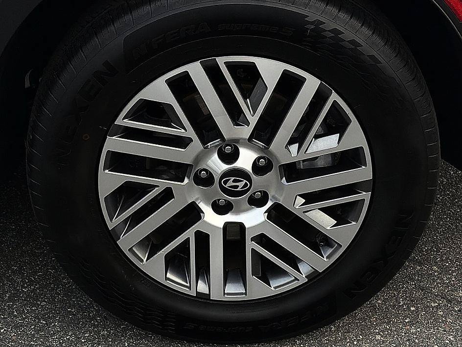 Used 2026 Creamy White Pearl Hyundai SEL 7P image 5