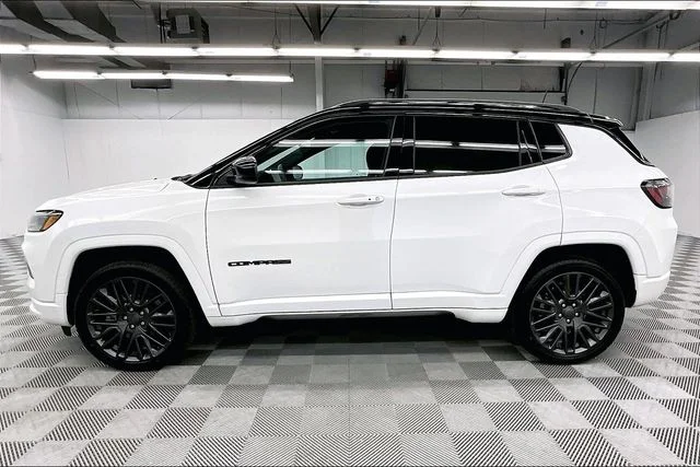 Used 2023 Bright White Clearcoat Jeep Limited image 14