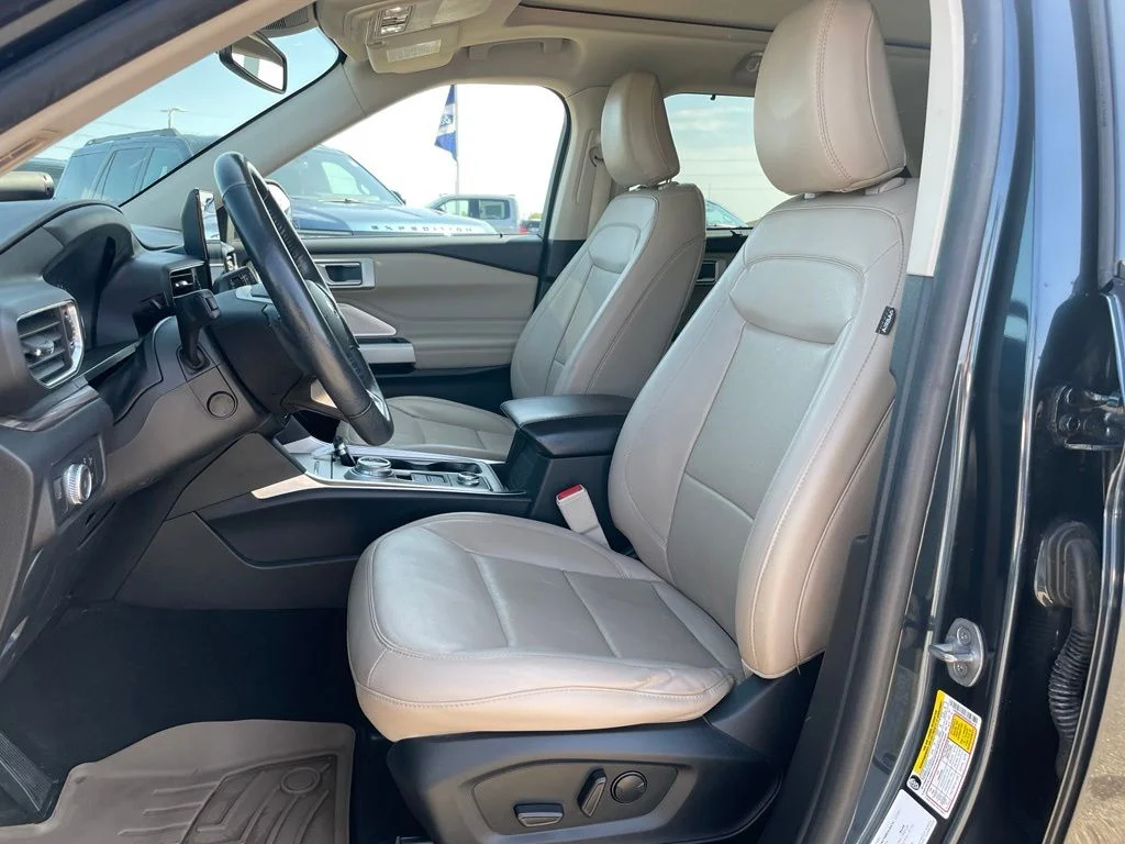 Used 2022 Blue Ford Limited image 7