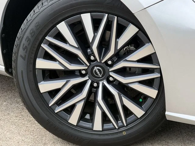 Used 2024 Silver Nissan 2.5 SV image 7