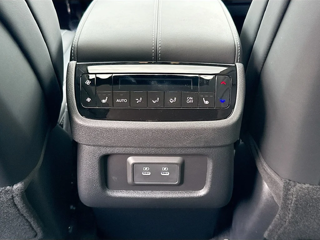 New 2027 RADIANT WHITE INFINITI Luxe FWD image 27