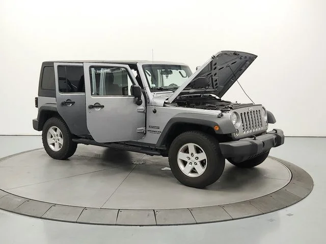 Used 2015 Silver Jeep Unlimited Sport image 10