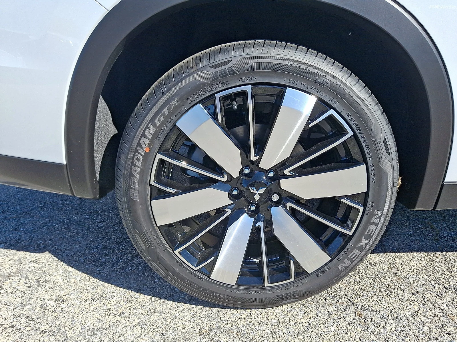 New 2026 White Mitsubishi SE image 9