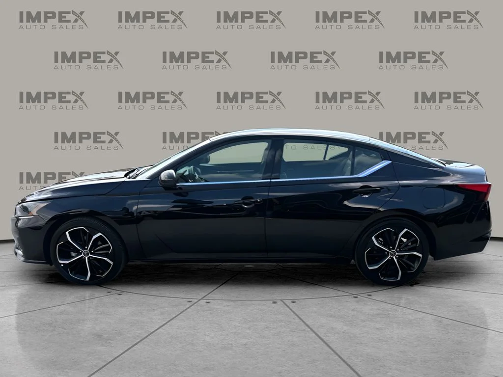 Used 2025 Black Nissan 2.5 SR image 2