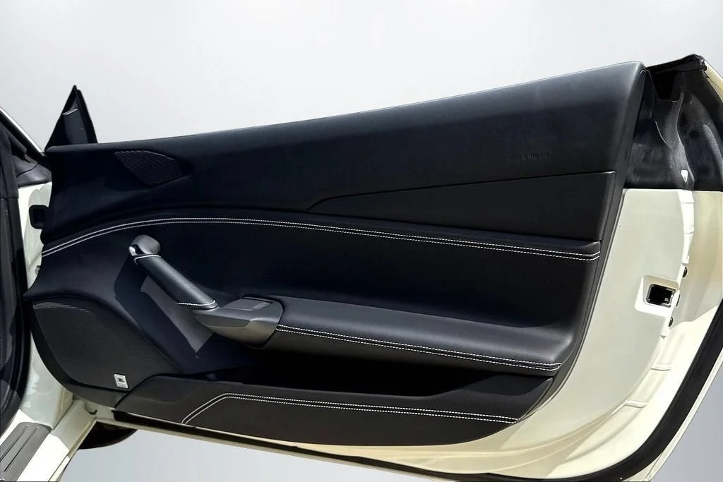 Used 2018 Bianco Avus Ferrari  image 20