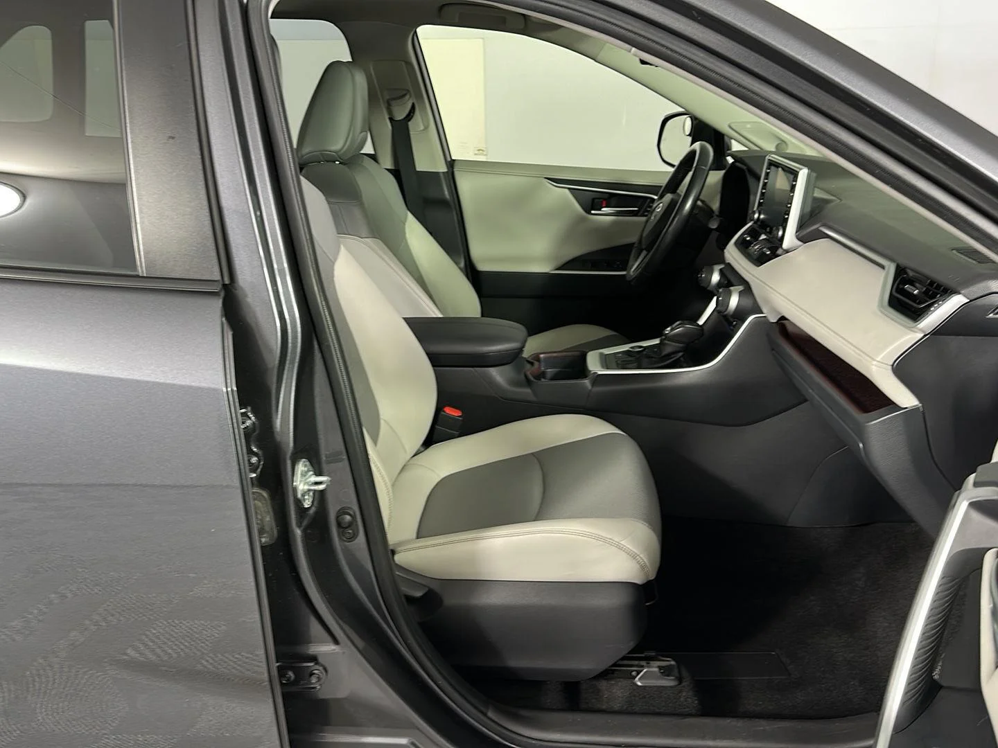 Used 2020 Magnetic Gray Metallic Toyota Limited image 31