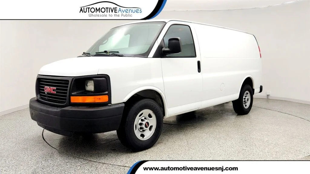2015 GMC Savana 2500 Cargo Van's photo