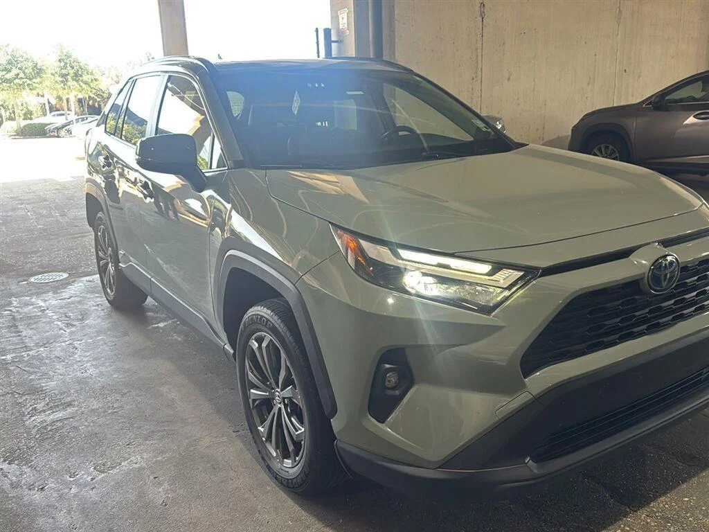 Used 2022 Lunar Rock Toyota XLE Premium image 2