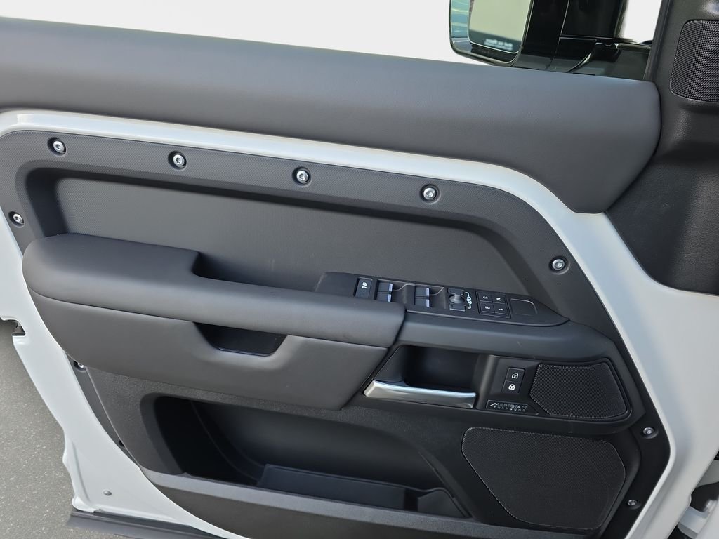 New 2026 Fuji White Land Rover X-Dynamic SE image 19
