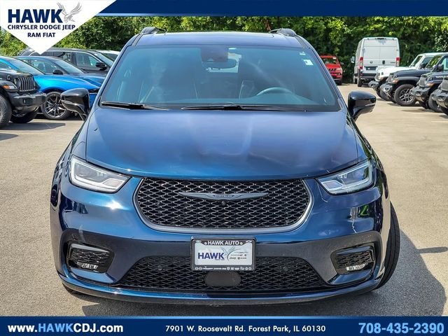Used 2024 Blue Chrysler Select Premium S Appearance image 4