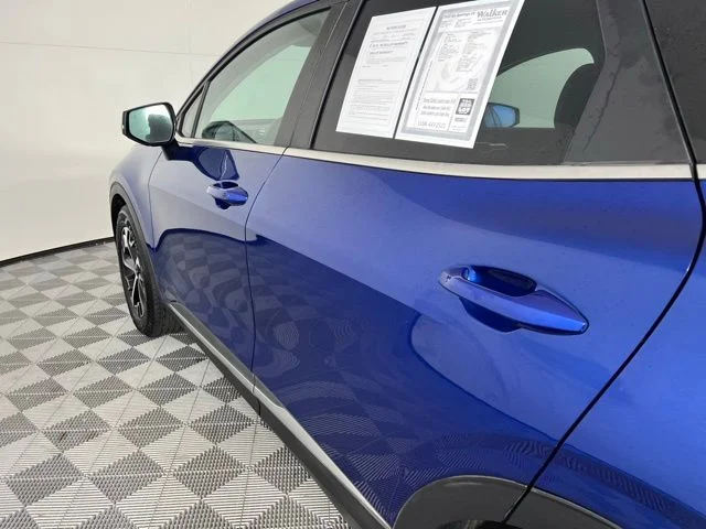 Used 2023 Sapphire Blue Kia EX image 10