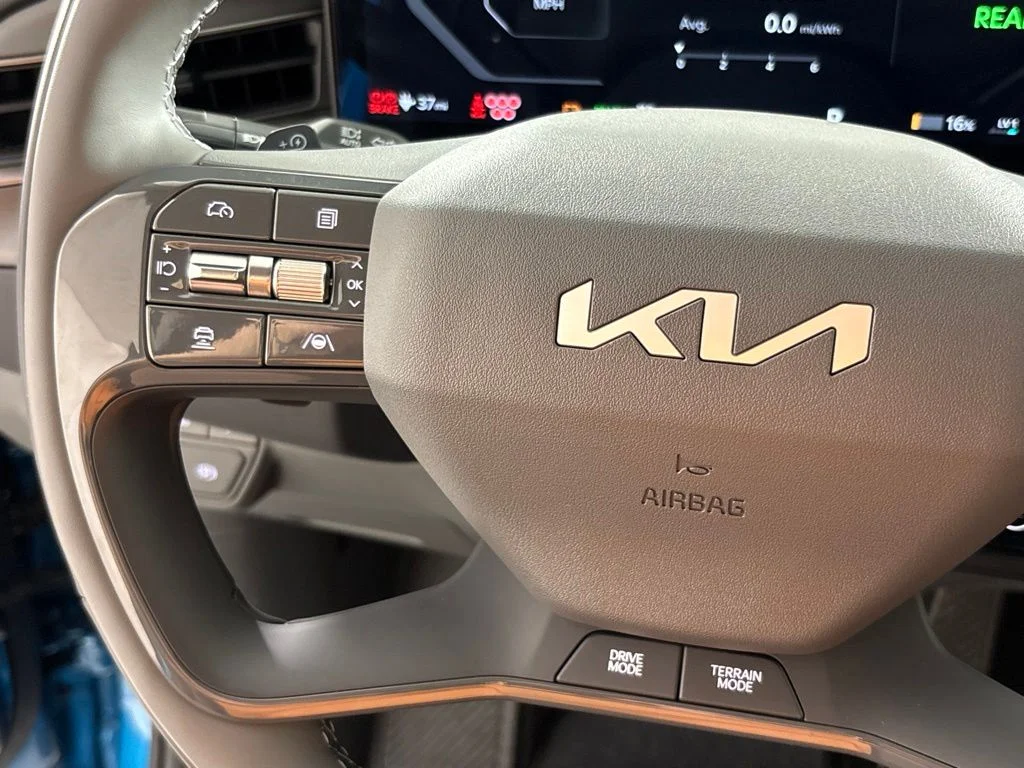 New 2026 Ocean Blue Kia Wind AWD image 32